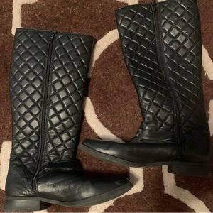 Vince Camuto zip up blk boots